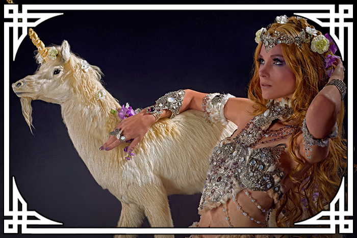 Alain Naim photographie la modèle Charlotte sur un thème fééerique et fantasie. Maquillage par Jennifer Groët et des bijoux de A Mon Seul Désir en 2013