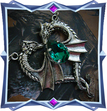 Le collier Coeur de Dragon Vert Emeraude disponible en boutique