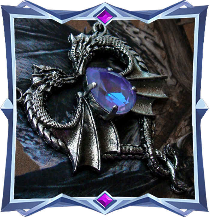 Le collier Coeur de Dragon violet est disponible en boutique