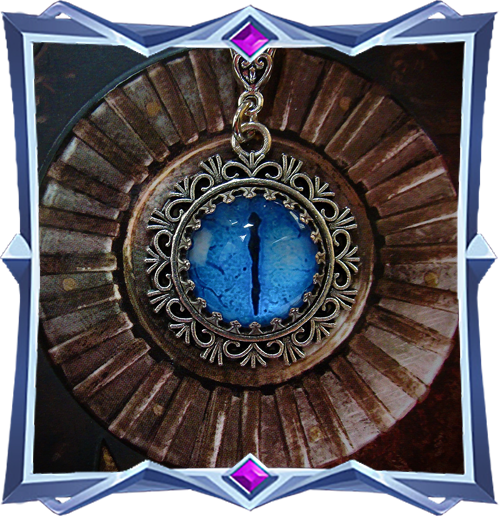 Collier médiéval fantastique avec un oeil de dragon bleu