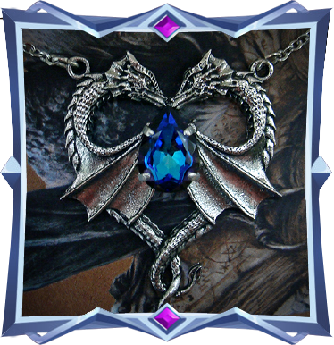 Collier médiéval avec dragons et cristal bleu nuit irisé