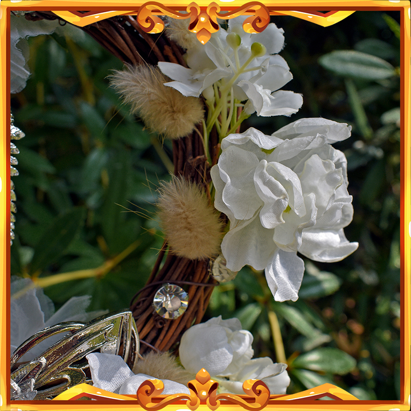 Couronne elfique avec fleurs blanches et cristaux transparents